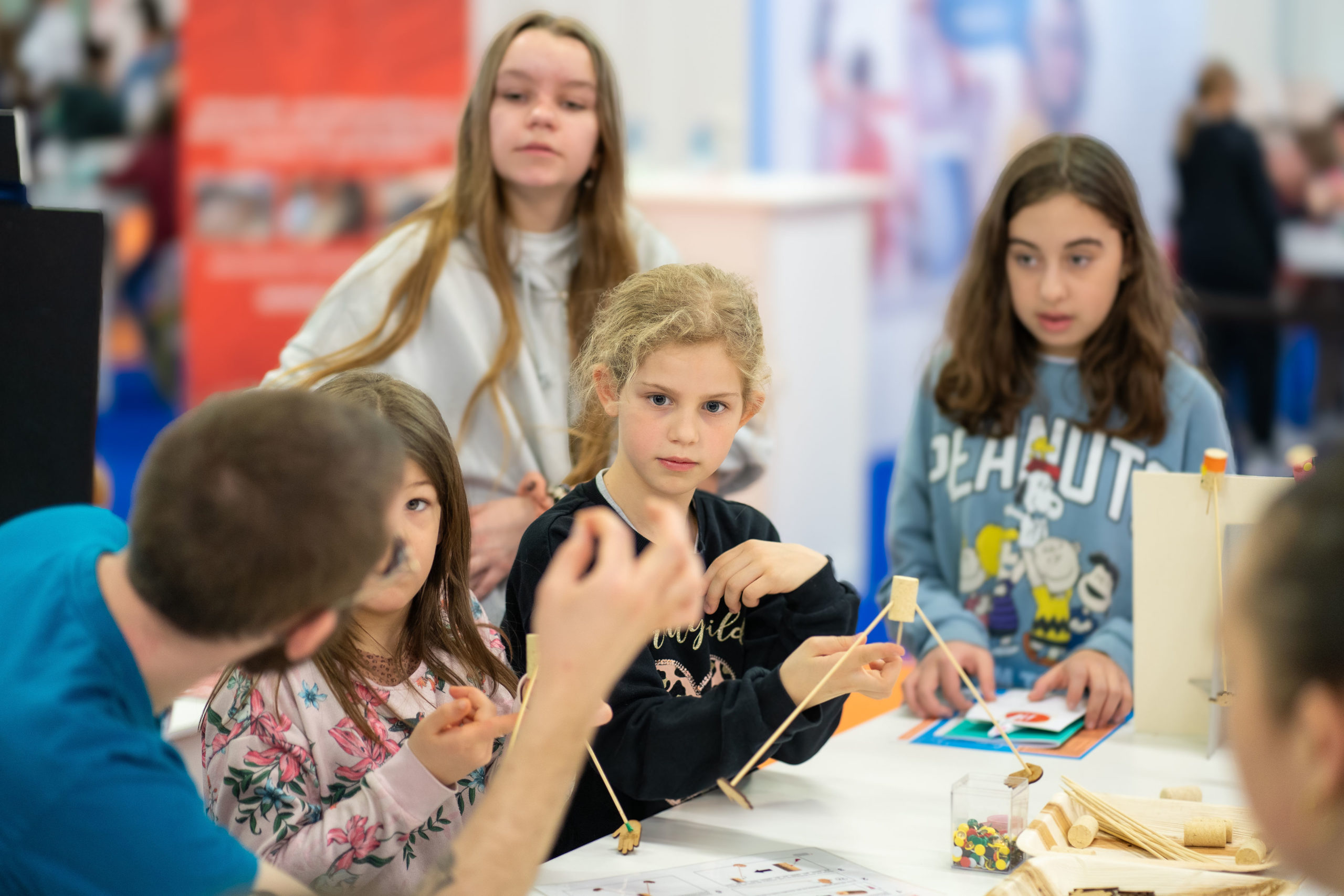 Die tunBasel ist eine interaktive Erlebnisschau für Kinder und Jugendliche von 7 bis 13 Jahren, die auf spielerische Weise das Interesse an Technik und Naturwissenschaften weckt.